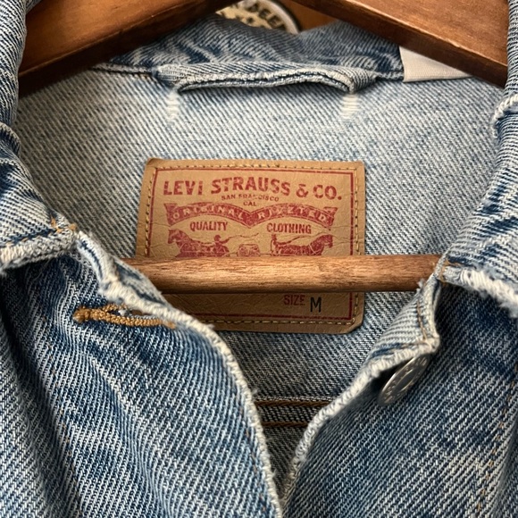 Levi’s Women’s Denim Jacket - Picture 3 of 6
